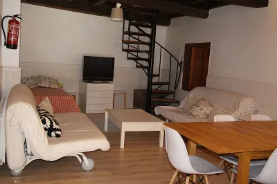 Hostel El Lago, Caceres فنادق في Valdastillas