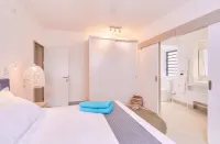 Les Estivales Beachfront Suites & Penthouses with Lov Các khách sạn ở Pointe Aux Biches