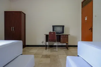 KoolKost Near Kawasan Simpang Lima Semarang Hôtels à : Central Semarang