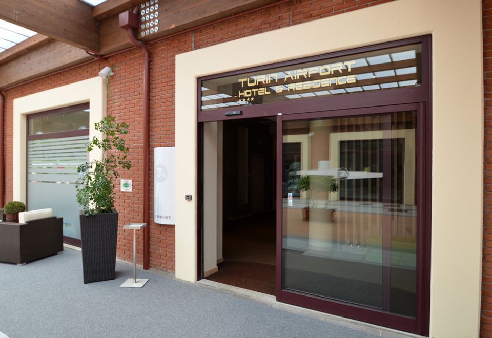 Turin Airport Hotel & Residence - Housity