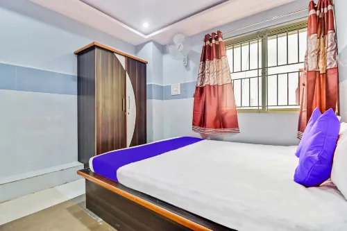 Spot on Gayatri Comforts Hotels in Yelahanka