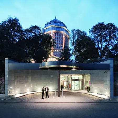 Movenpick Hotel Hamburg Отели рядом с достопримечательностью «Б-515»