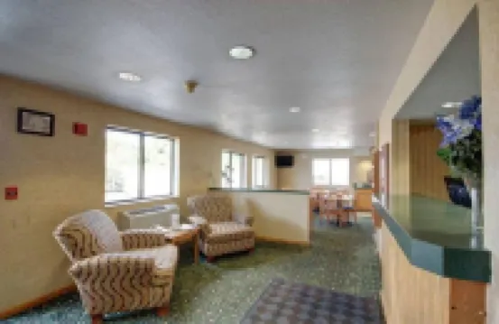 曾斯維爾温德姆速8酒店