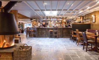 The Bridge Hotel - Housity