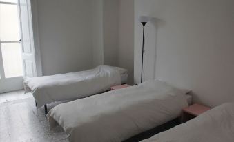 1 Bed in Basic 6 Bed Female Room Share Bathroom - Campus Accommodation