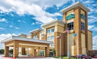 La Quinta Inn & Suites by Wyndham Victoria - South