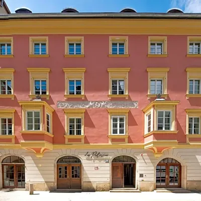 Altstadthotel der Patrizier Hotels near float Regensburg
