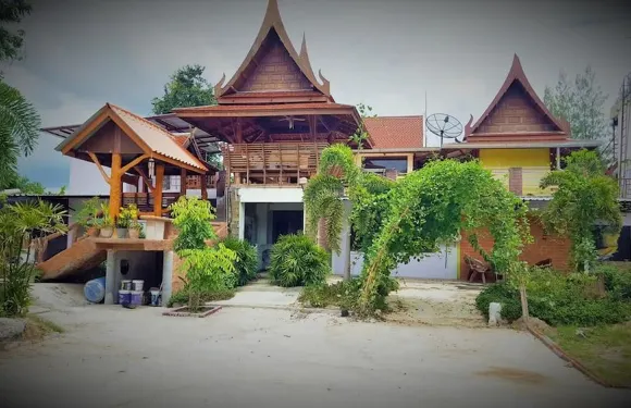 霍拉蓋小船度假村