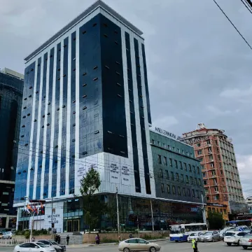 MIllennium Plaza Hotel & Mall Ulaanbaatar Отели рядом с достопримечательностью «Сүхбаатарын Талбай»
