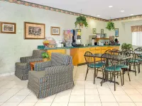 Super 8 by Wyndham Pontoon Beach IL/St. Louis MO Area Hotels in Pontoon Beach
