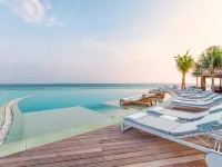 Hurawalhi Island Resort - Pool