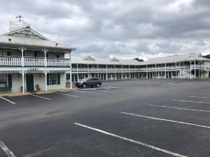 Deluxe Inn and Suites