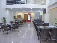 Good Luck Hotel Hotel di Thingangyun