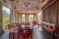 LARNG YAY  Riverview Resort Hotel - bar