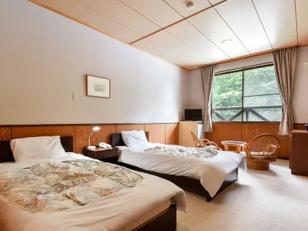 Ryokan Sakai Отели рядом с достопримечательностью «Ryujin Onsen Motoyu annex»