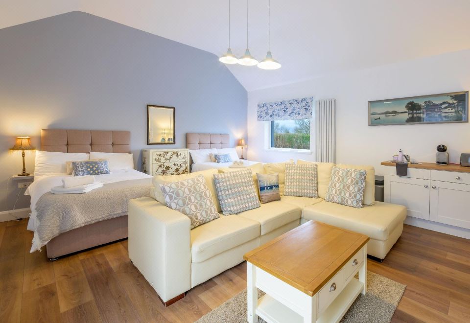 Willow House Bed & Breakfast and Orchard Studios Self Catering - Housity