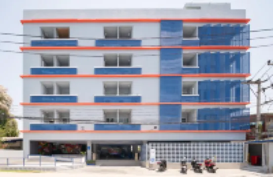 อากิระ พัทยา โรงแรมใกล้Roong Reuang Coach