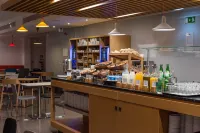 Holiday Inn Express LISBON AIRPORT by IHG - Quầy bar