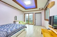 Namhae Uyeongwa Inyeon Pension Uyeon