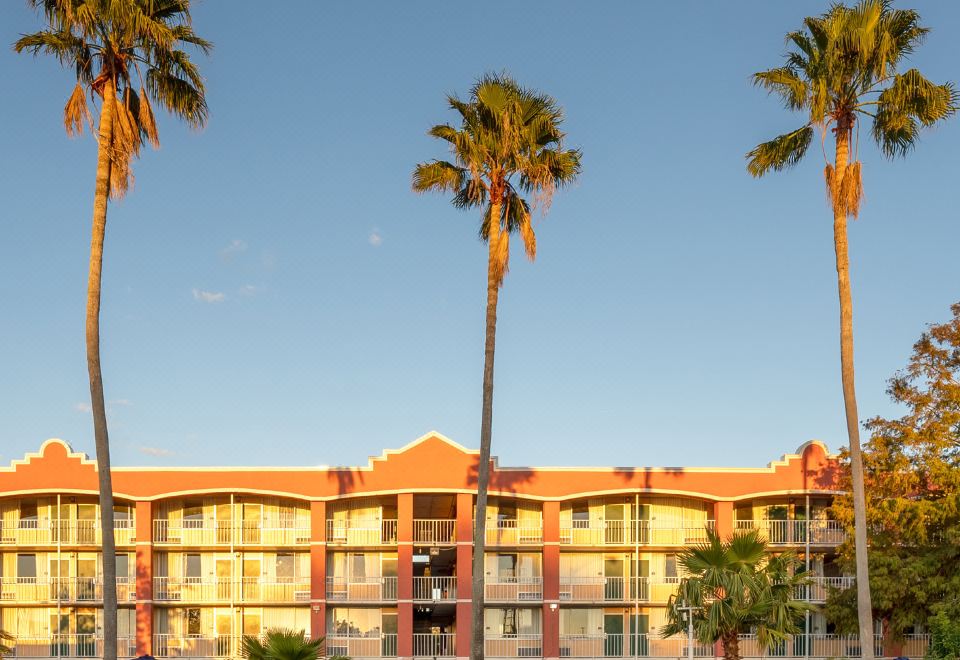 Baymont by Wyndham 수영장