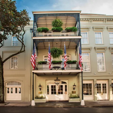 Bienville House Hotel New Orleans Отели рядом с достопримечательностью «Кафе Du Monde»