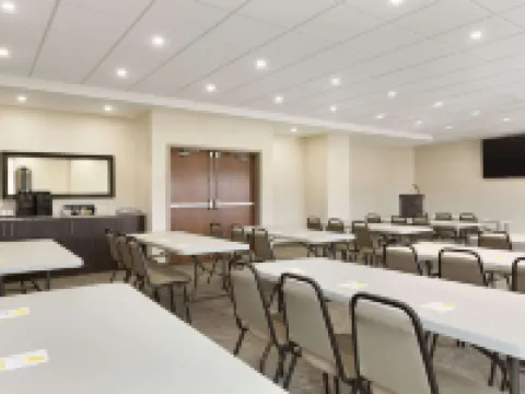 Days Inn & Suites by Wyndham Lindsay Hoteles en Lindsay