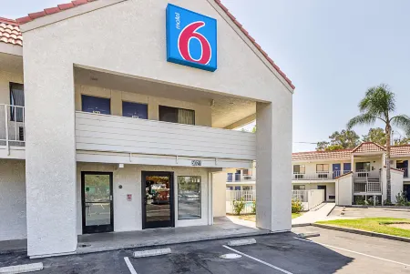 Motel 6 Fresno, CA Отели рядом с достопримечательностью «Deran Koligian Stadium»