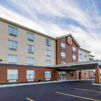 Super 8 by Wyndham Mont Laurier Hotel Exterior