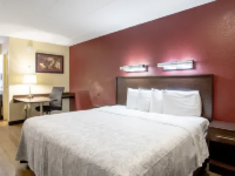 Red Roof Plus+ Baltimore-Washington DC/BWI Airport Hotels in Linthicum Heights