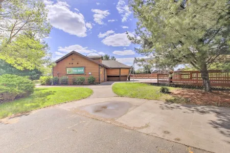 Newly build private Home 3 min  Castle Rock Lake, 30 min to Dells, Free Firewood