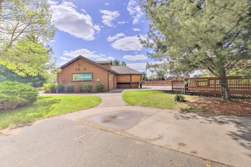 Newly build private Home 3 min  Castle Rock Lake, 30 min to Dells, Free Firewood