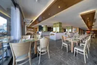 The Preluna Hotel - breakfast