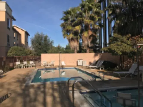 フェアフィールド  イン & スイーツ バイ マリオット・サクラメント・エアポート ナトマ サクラメントのホテル