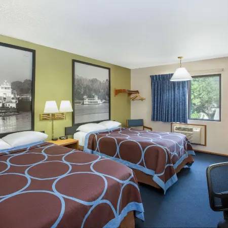 Super 8 by Wyndham Storm Lake