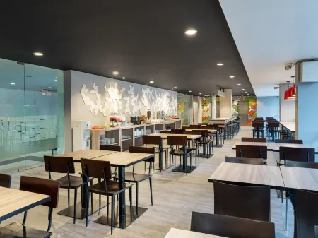 Amaris Hotel Padjajaran Bogor Отели в г. Богор