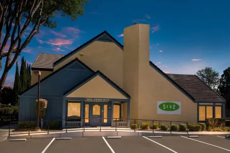 Sens Suites Livermore, SureStay Collection by Best Western Отели рядом с достопримечательностью «Дарси Кент Вайнярдс»