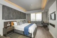 Rainbow Towers Hotel & Conference Centre Hotels near Shona Sculpture Gallery