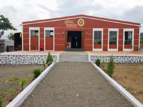 Hotel Ekant Tourist Resort AKA Ekaant Farms Hotels near Shree Vighnahar Ganapati Mandir, Ozar