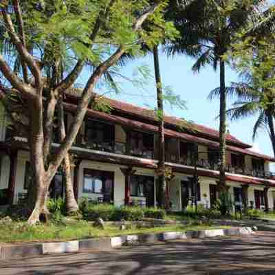 Resort Prima Sangkanhurip Hotel Exterior