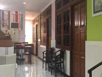 Hotel Shabine Rungkut Mitra RedDoorz Hotel a Gunung Anyar