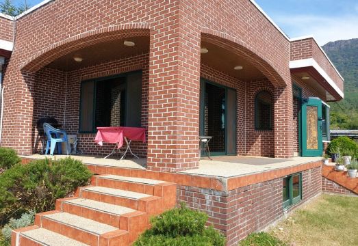 달바위펜션 외관