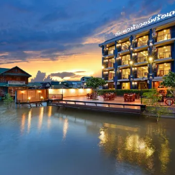 Amphawa Riverfront Hotel