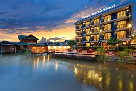 Amphawa Riverfront Hotel Отели рядом с достопримечательностью «Wat Bang Khae Noi»