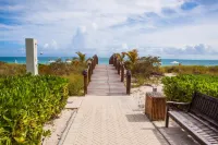 Le Vele Resort Hotels in Grace Bay