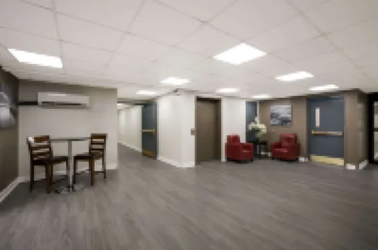 Suburban Studios Milwaukee Airport