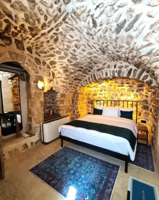 TUGMANER Small House Ajar Hotels in Artuklu