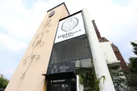 Hwaseong Oslo Отели в г. Хвасон