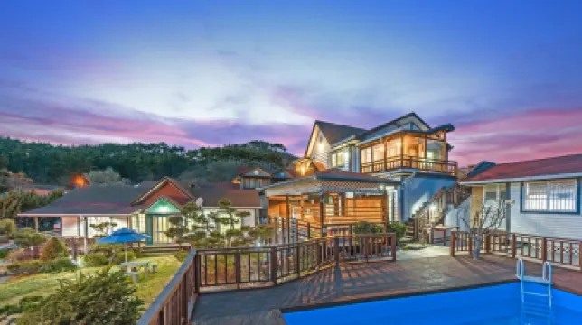 Taean Full of Flower Scent Pension Hotels in 