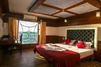 Tharangini Houseboats