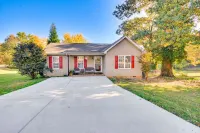 Central High Point Home < 1 Mi to Downtown! - Holiday bungalows